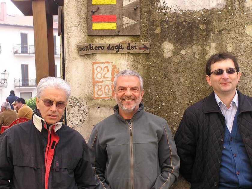 Per ogni evenienza, sono pronti ad intervenire anche tre Medici (Claudio Plantulli, Lucio Milone, Domenico Montefusco e ... dietro l'obiettivo ... Attilio Piegari) 