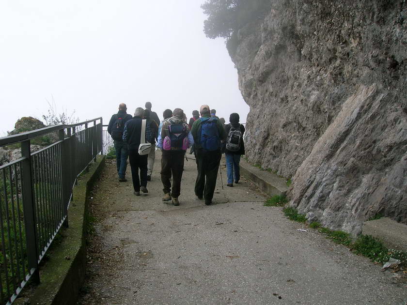 Il primo tratto, asfaltato e con parapetto